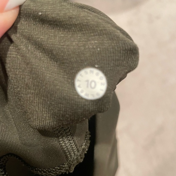 Lululemon Athletica Dark Green Cropped Leggings - Picture 6 of 6